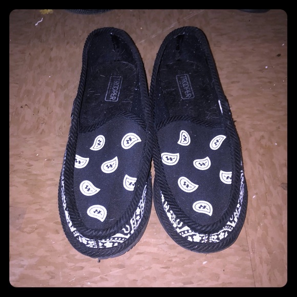 size 13 men deebo black and white bandana slippers - Picture 1 of 4